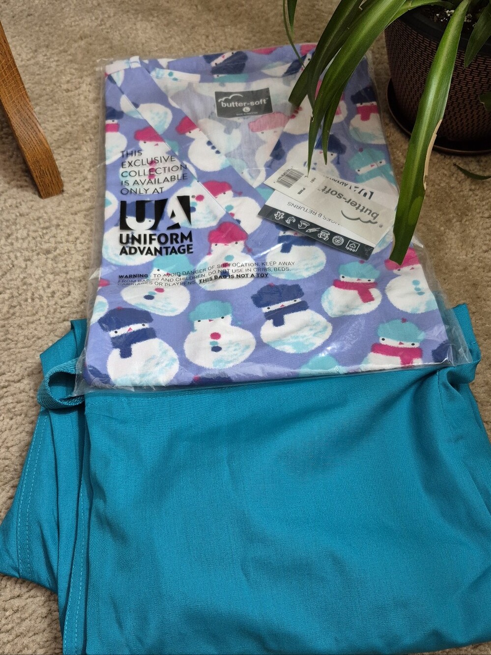 Snowman Scrub Top SIZE L. Cherokee Drawstring Scrub Pants Teal blue. SIZE L NEW!